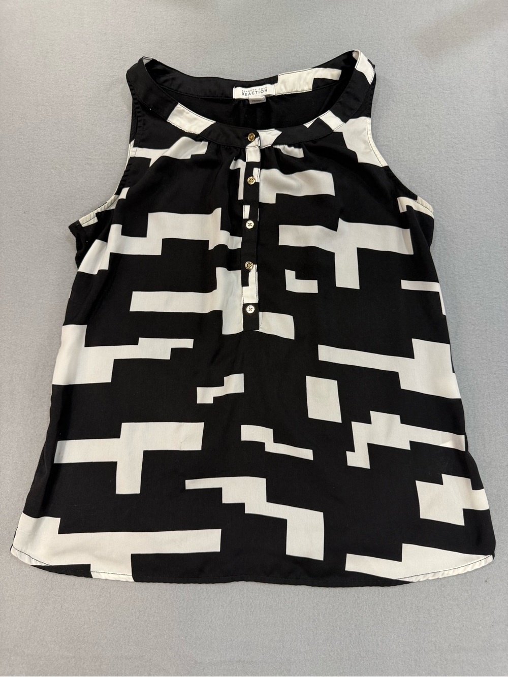 Kenneth Cole Reaction Black & White Geometric Henley Tank